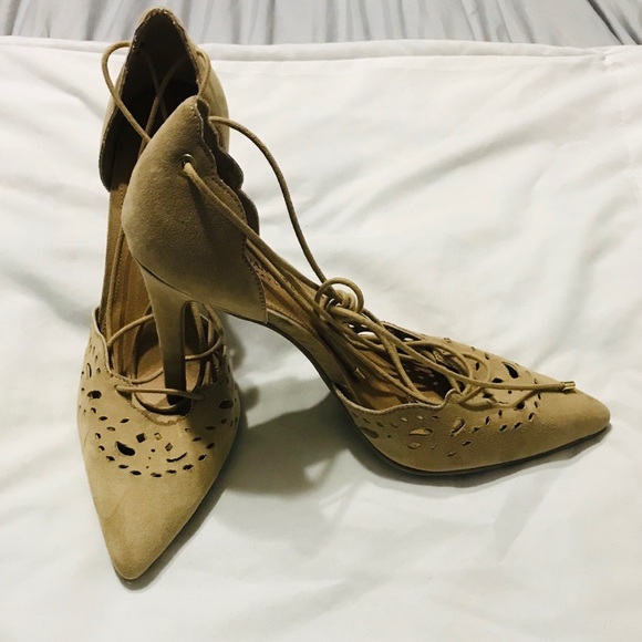 Heels - Picture 3 of 4